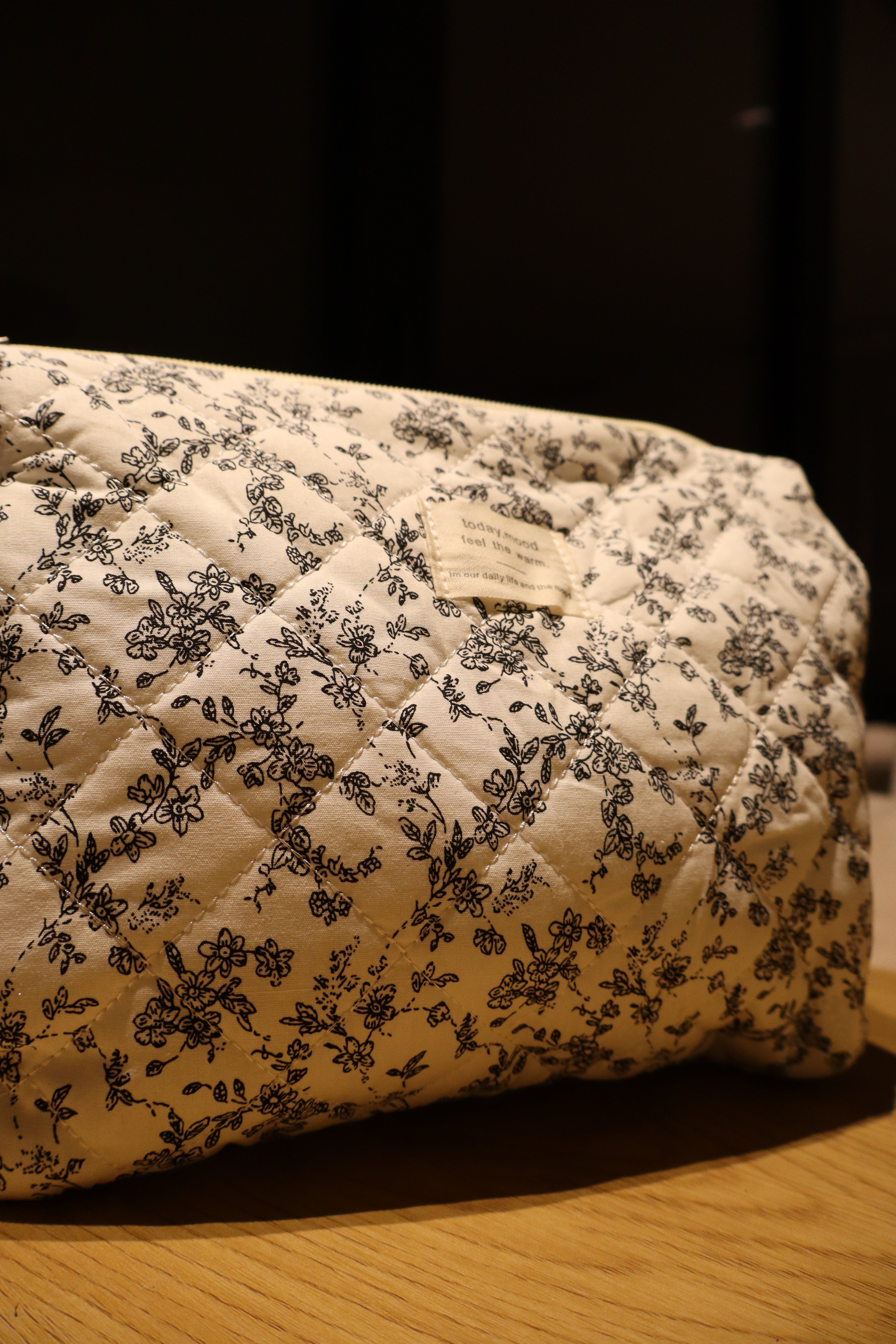 Toilettas met blauwbloemenpatroon