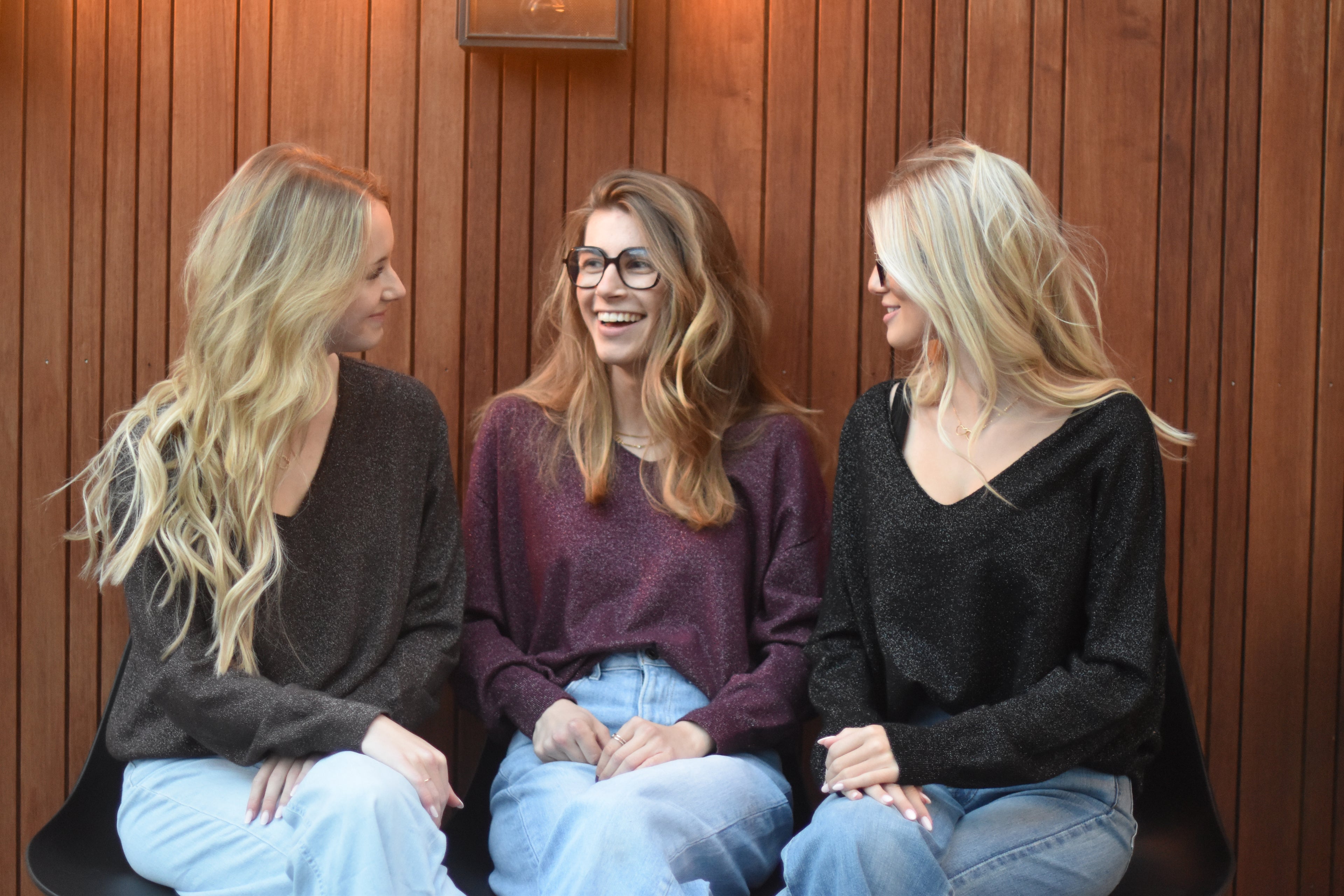 Zwarte glitter truitje met v-hals