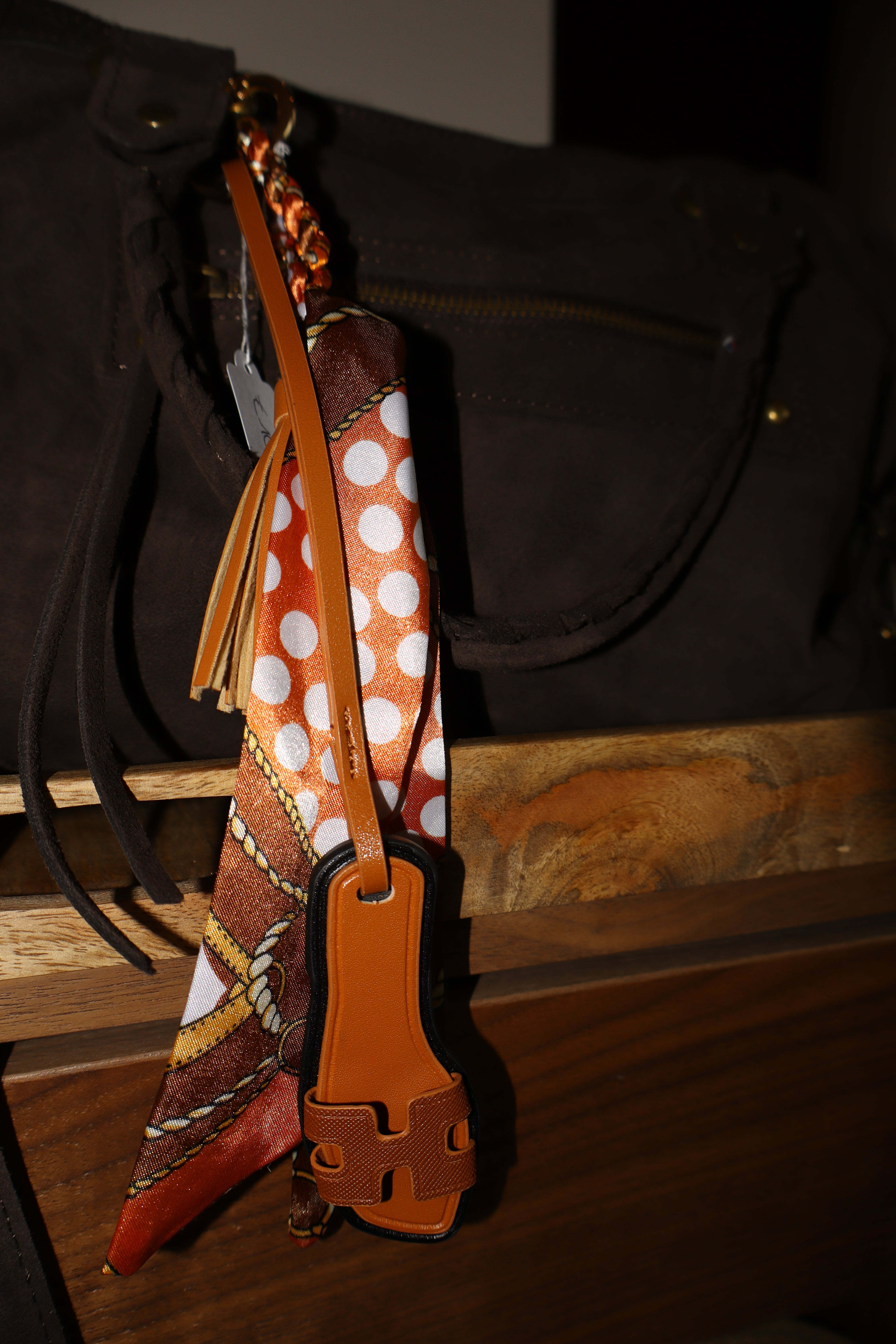 Bagcharm bruin slippertje