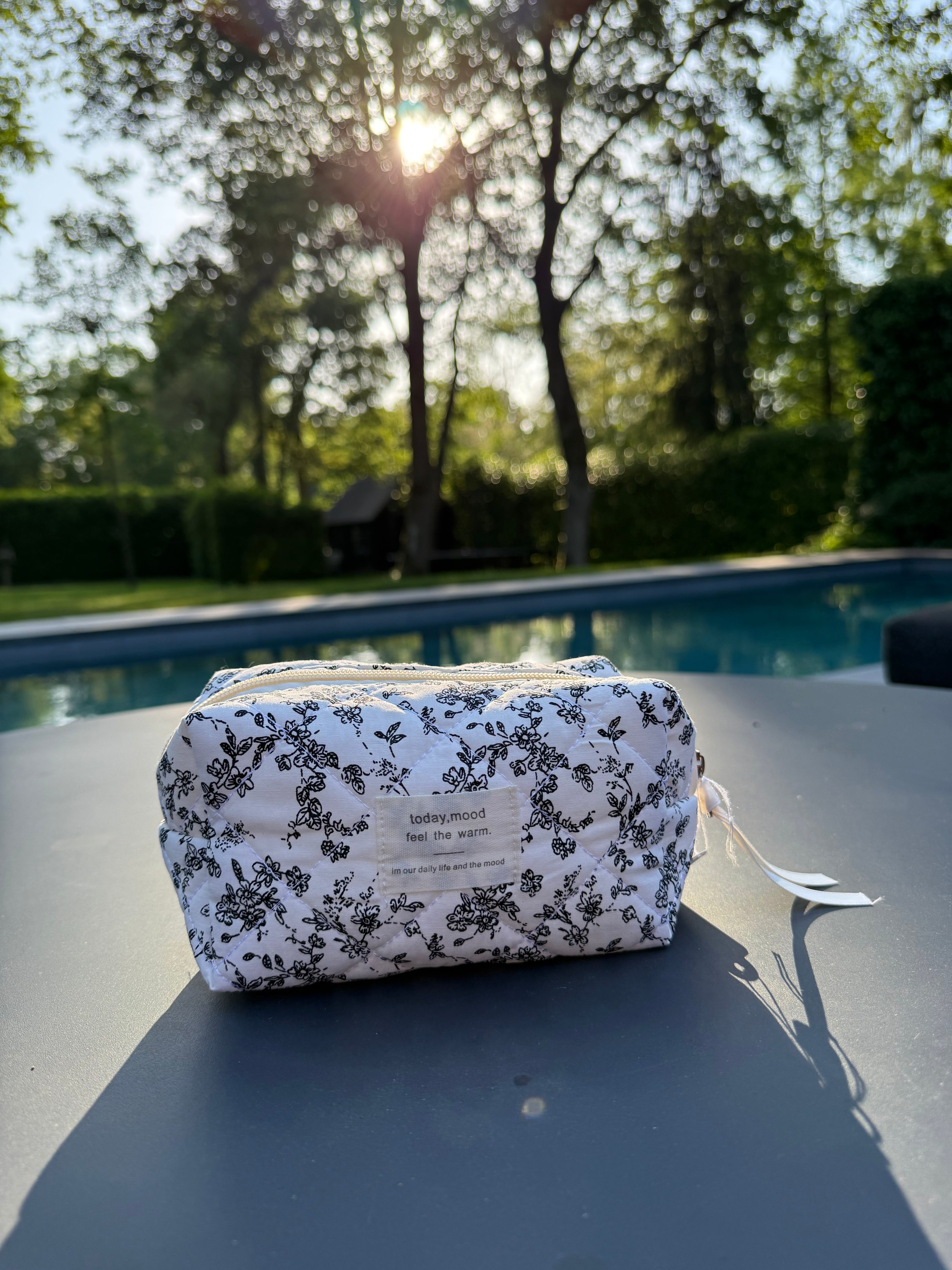 Toilettasje met blauwe bloemenprint
