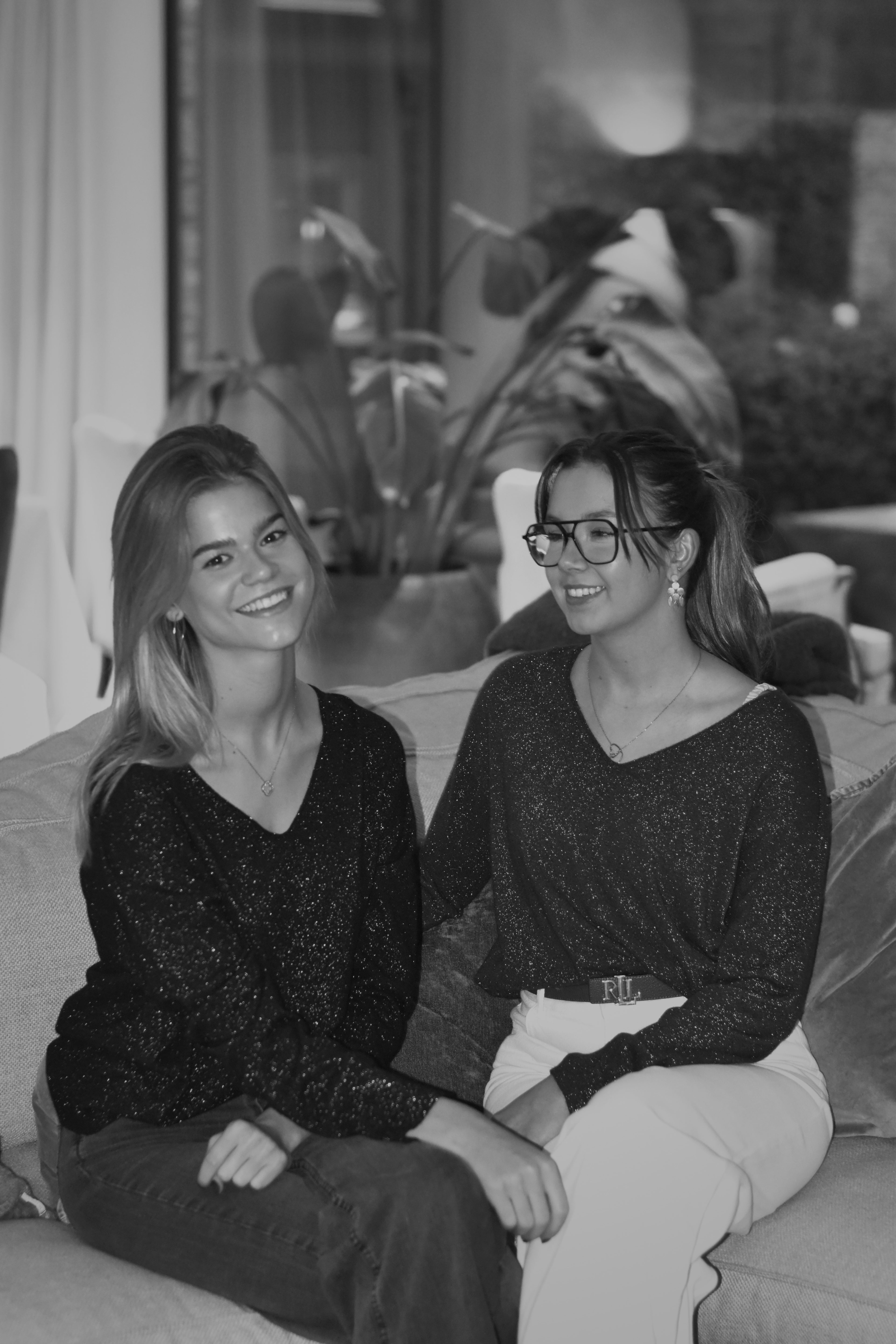 Zwarte glitter truitje met v-hals