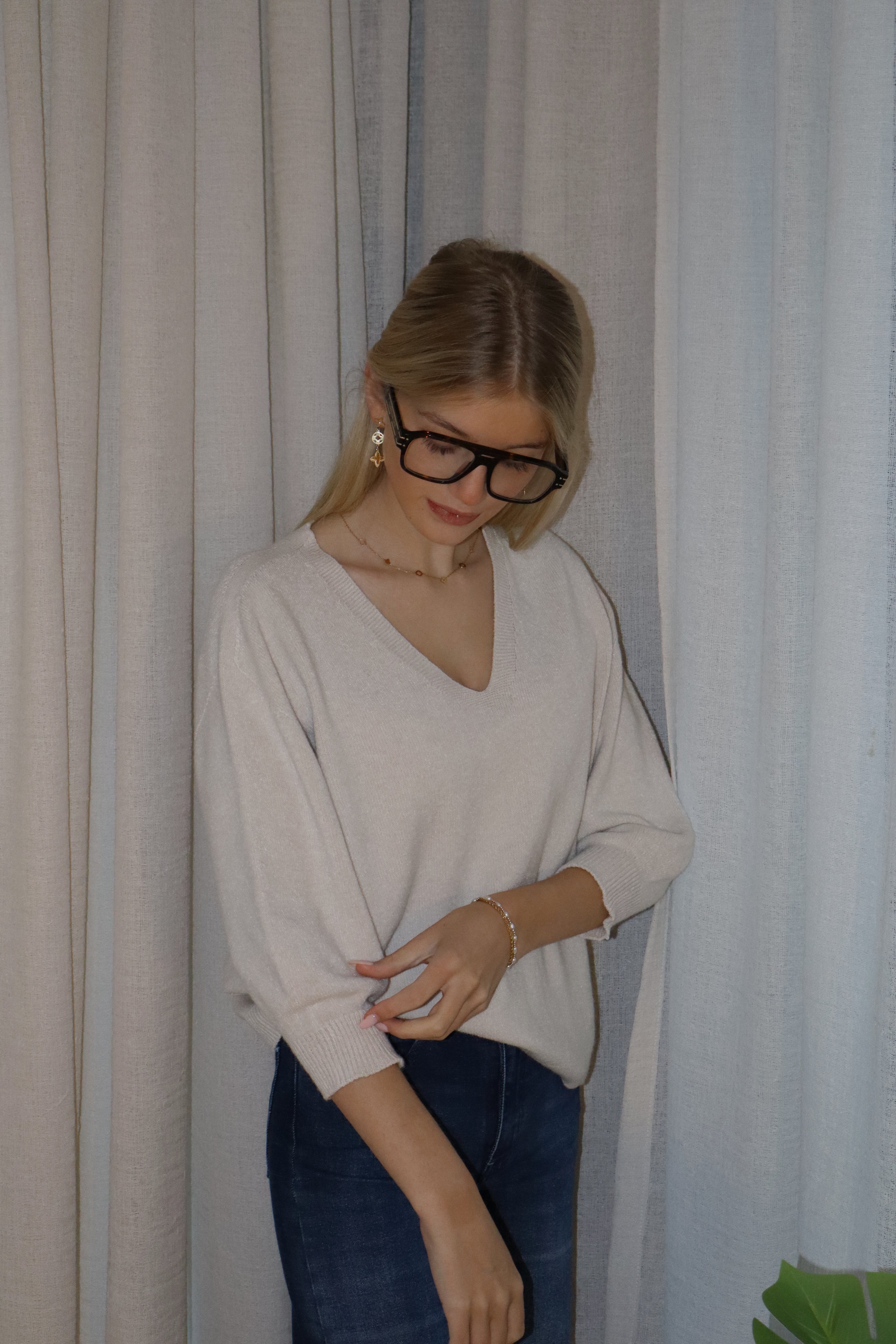 Beige trui met v-hals