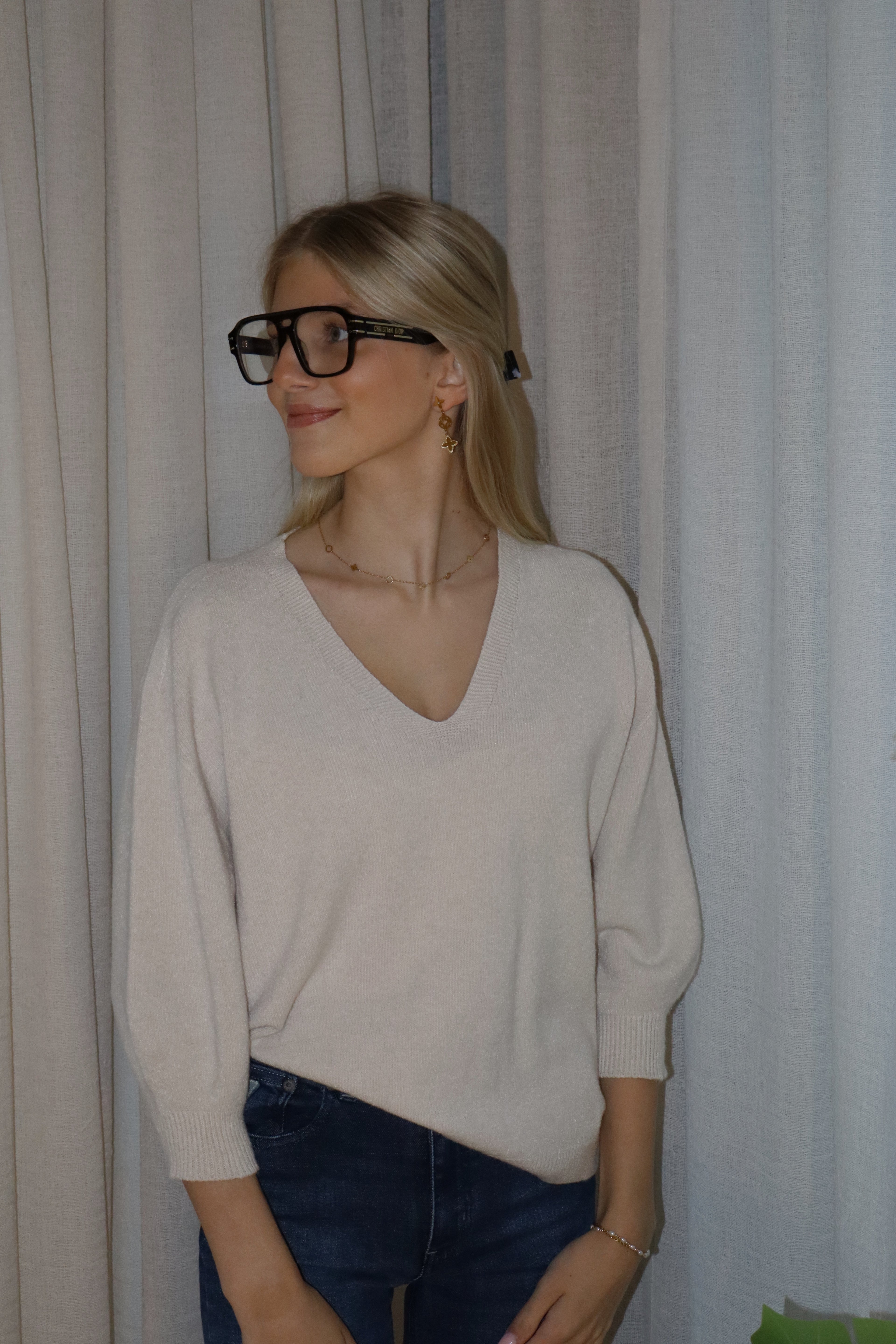 Beige trui met v-hals