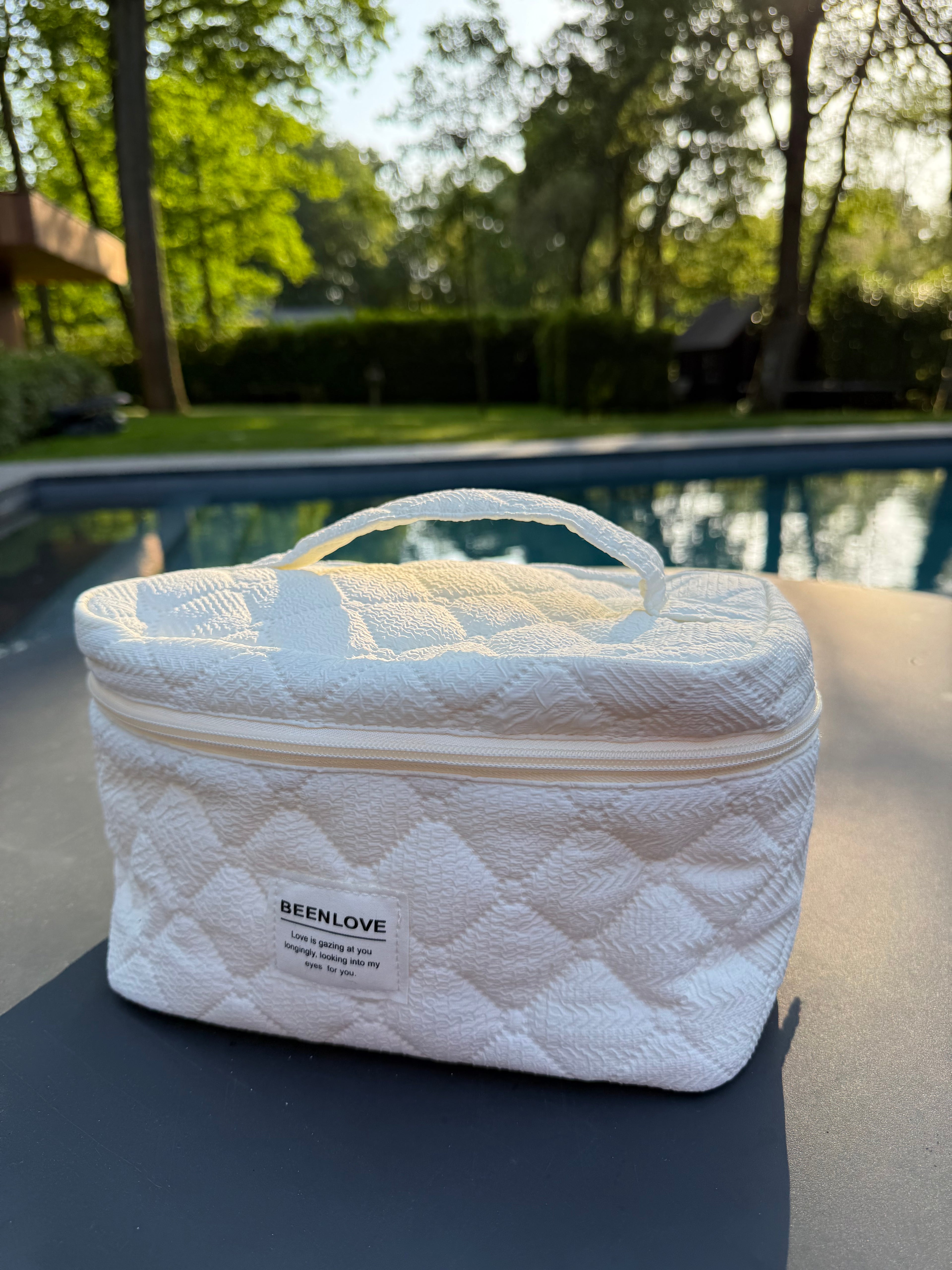 Witte toilettas