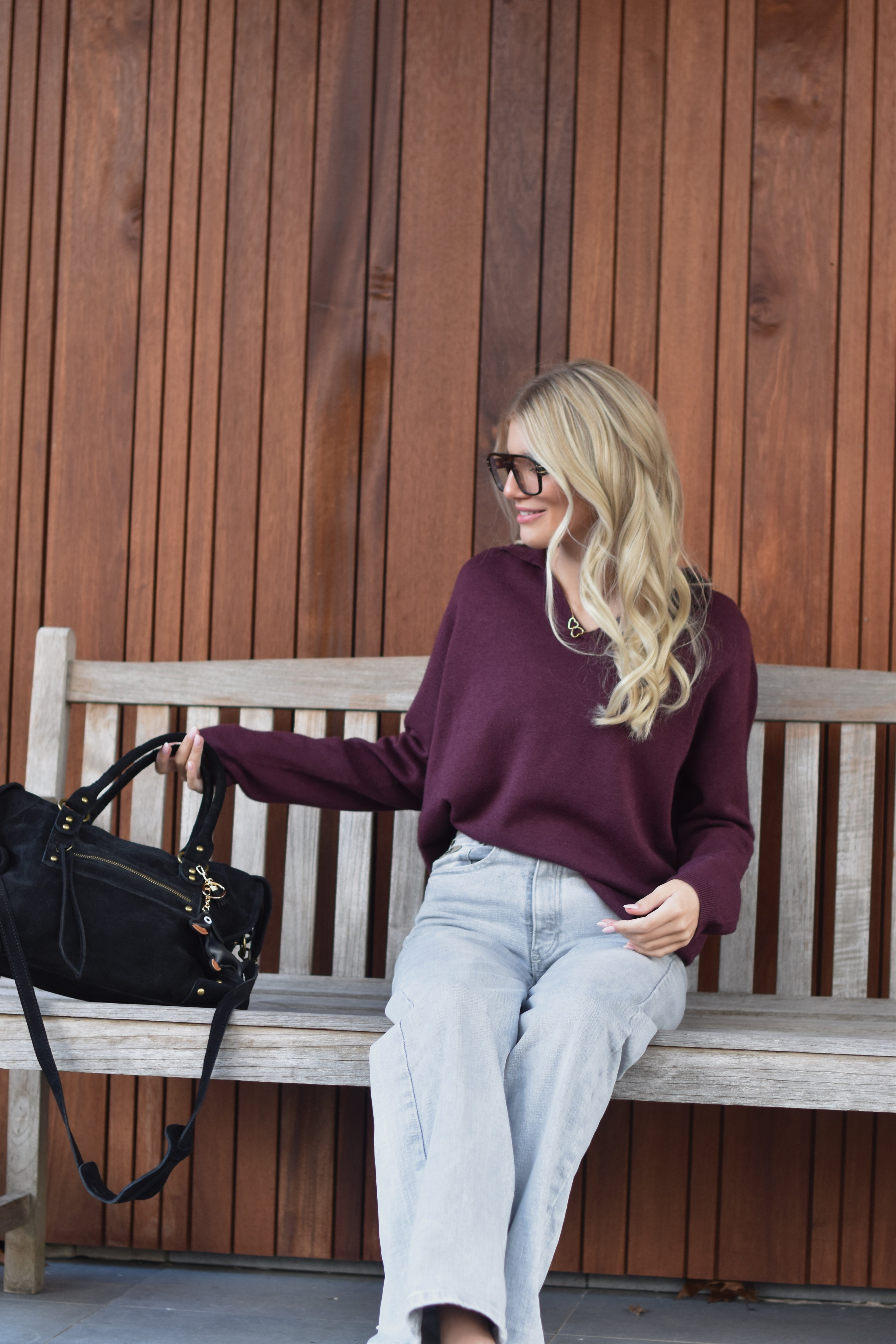 Burgundy trui met v-hals & kraagje