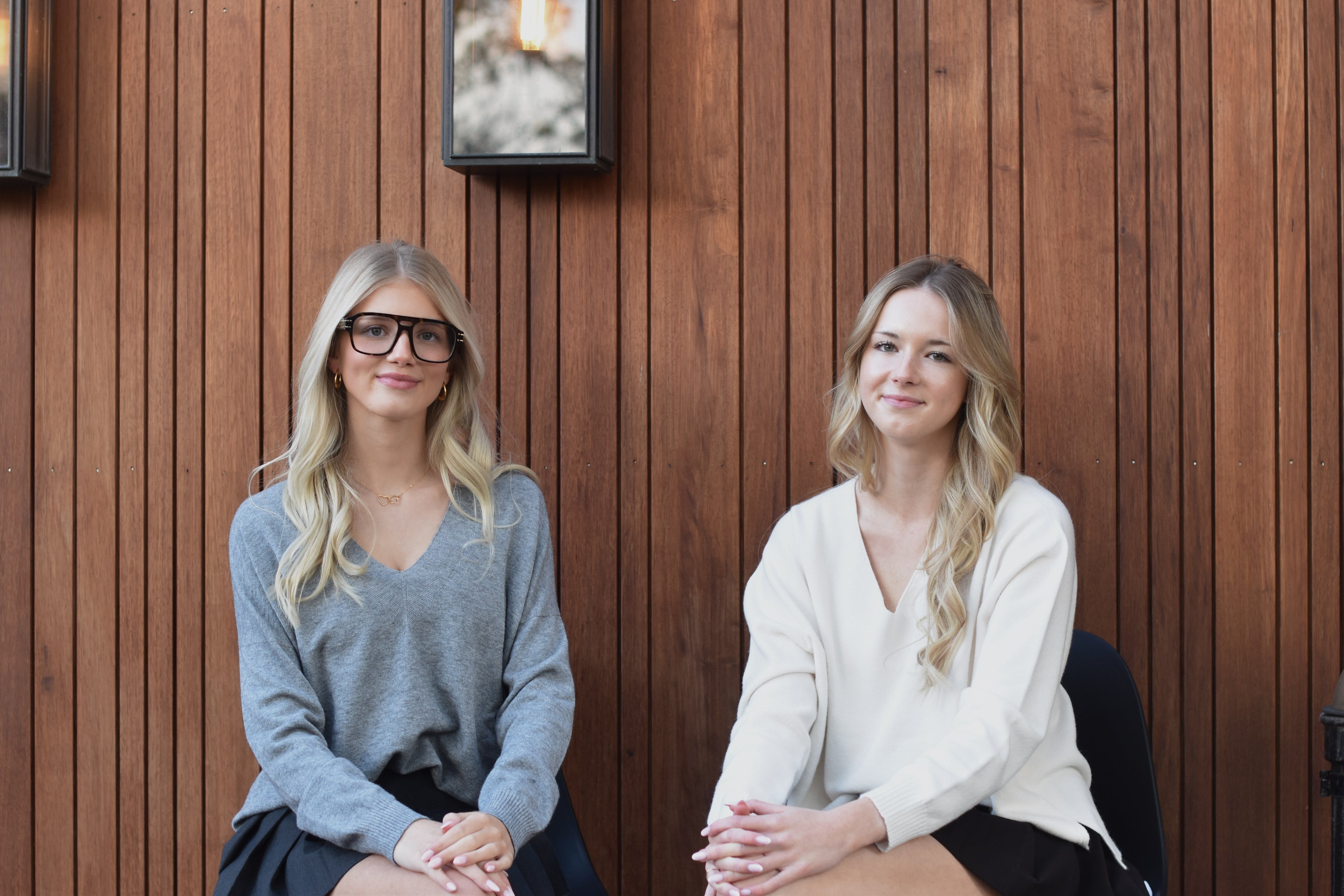 Grijze trui met v-hals