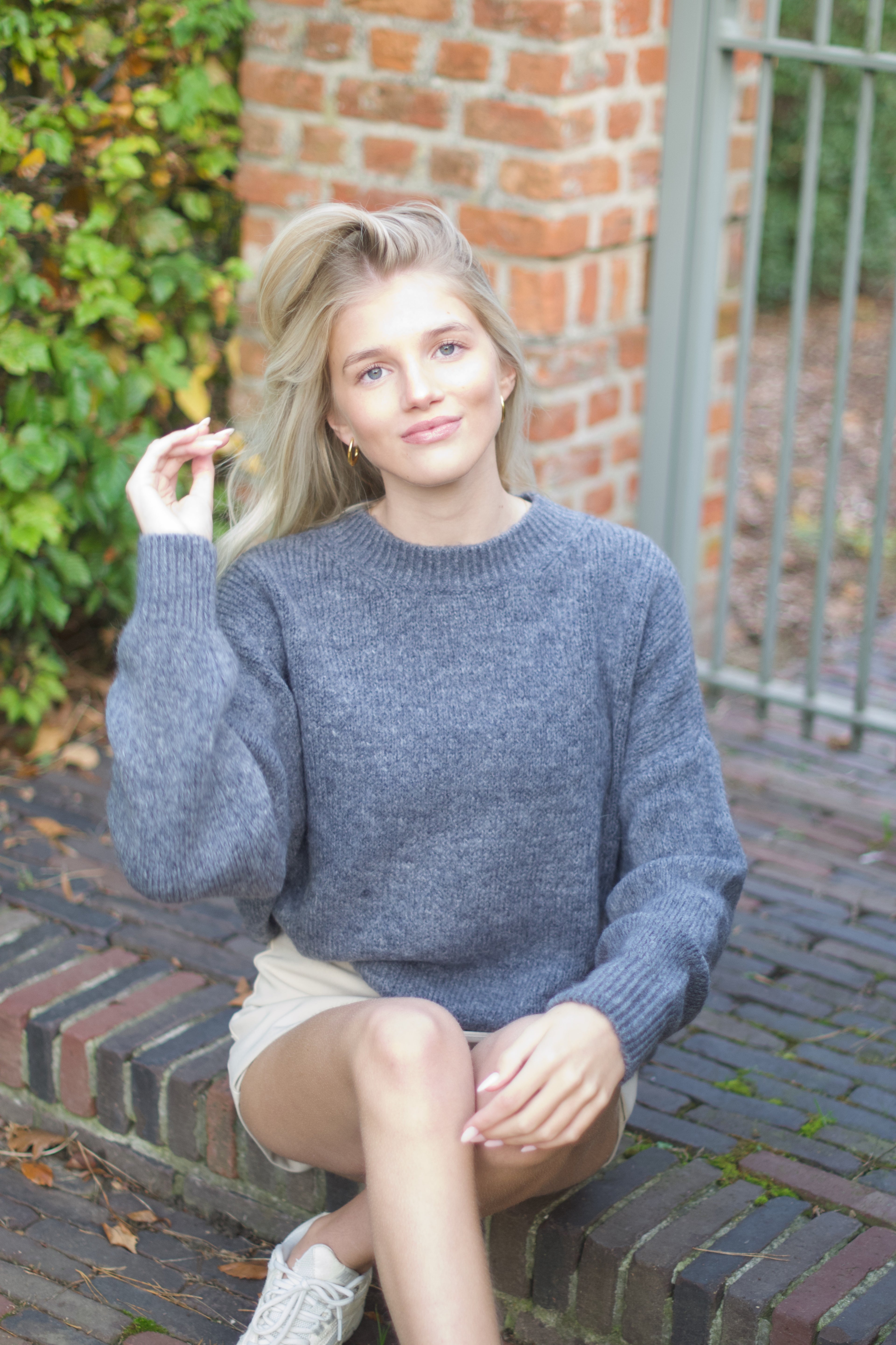 Grijze trui met ronde hals