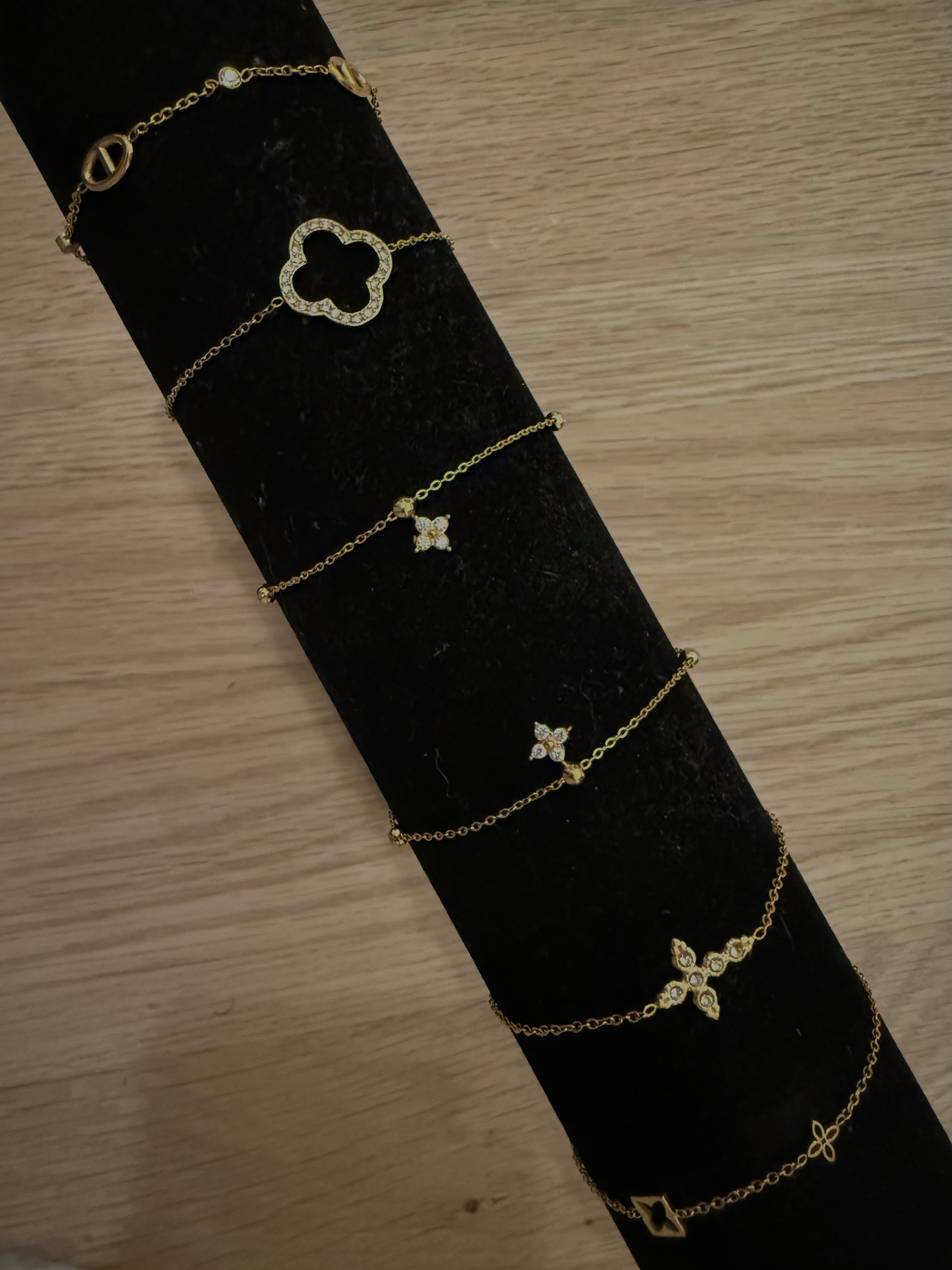 Gouden armband bolletjes & glitter sterretje