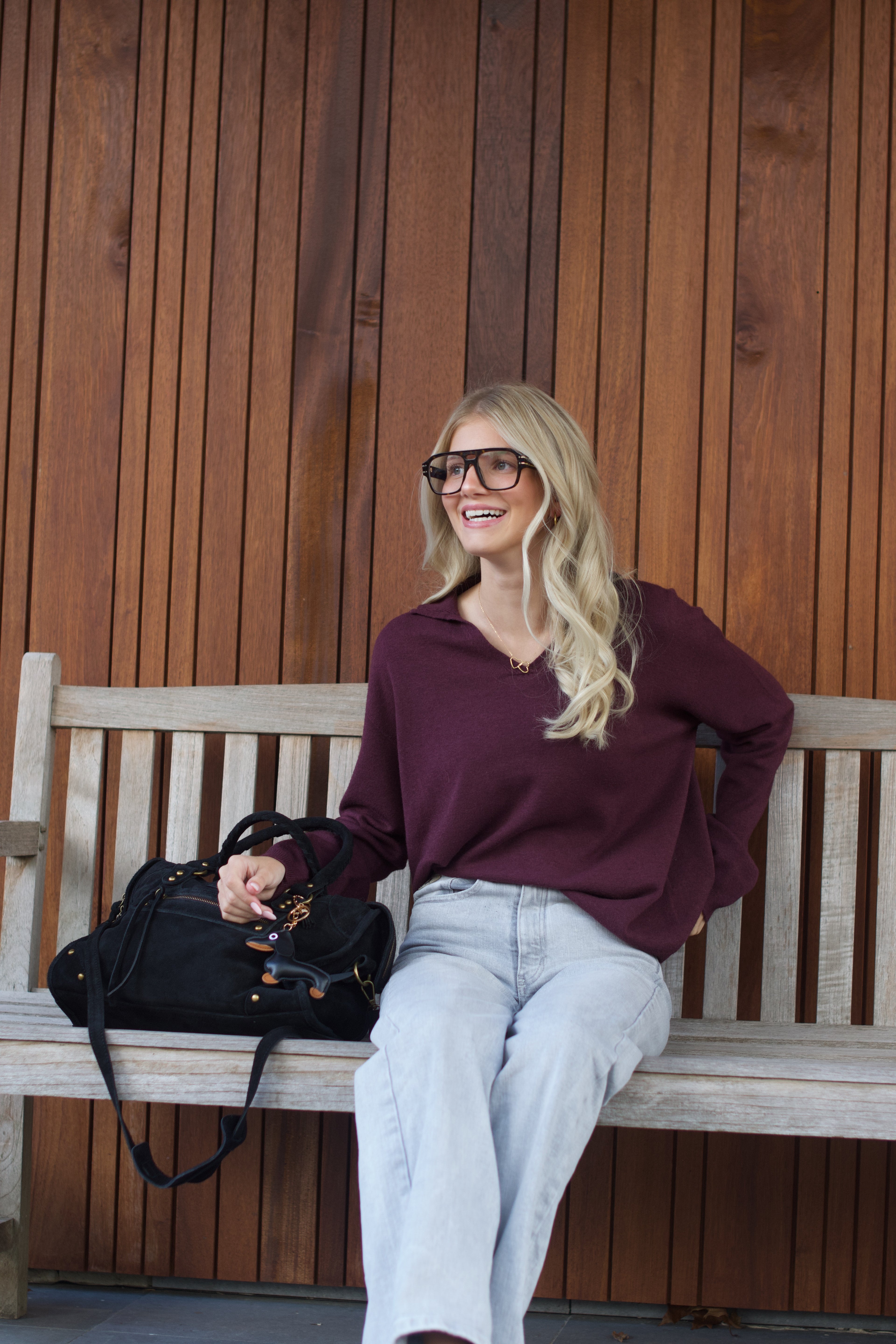 Burgundy trui met v-hals & kraagje