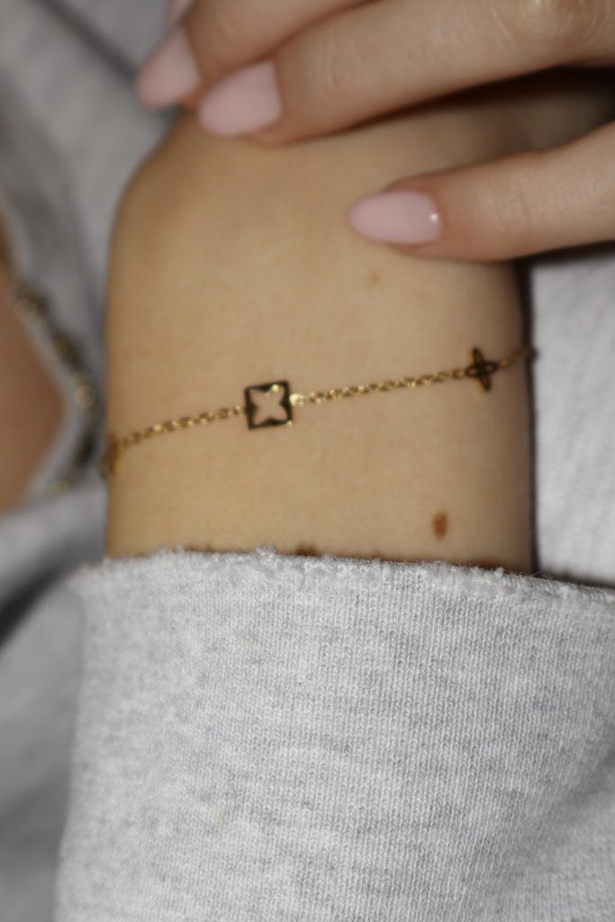 Armbandje vierkantje & sterretje